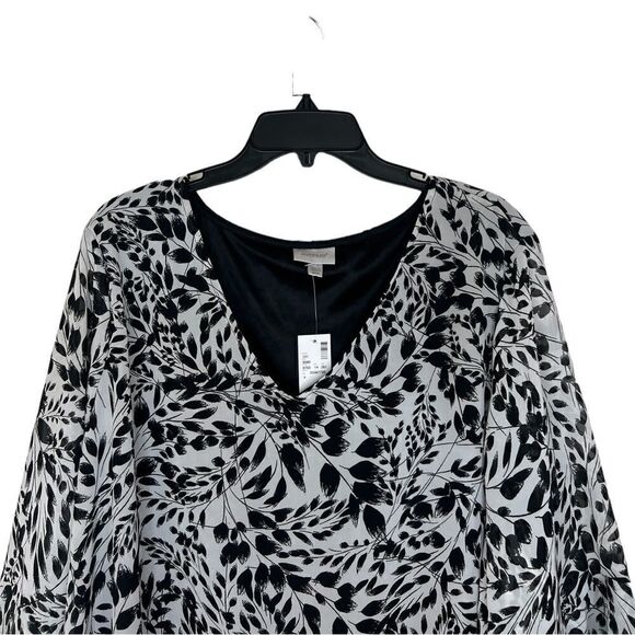 Avenue Black/White 3/4 Flutter Sleeve Floral V-Neck Blouse Size 26/28 - Picture 3 of 9